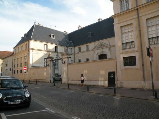 bel hôtel particulier, rue des Loups